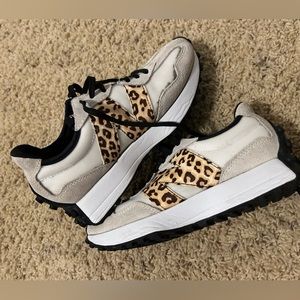New Balance 327 Sneakers